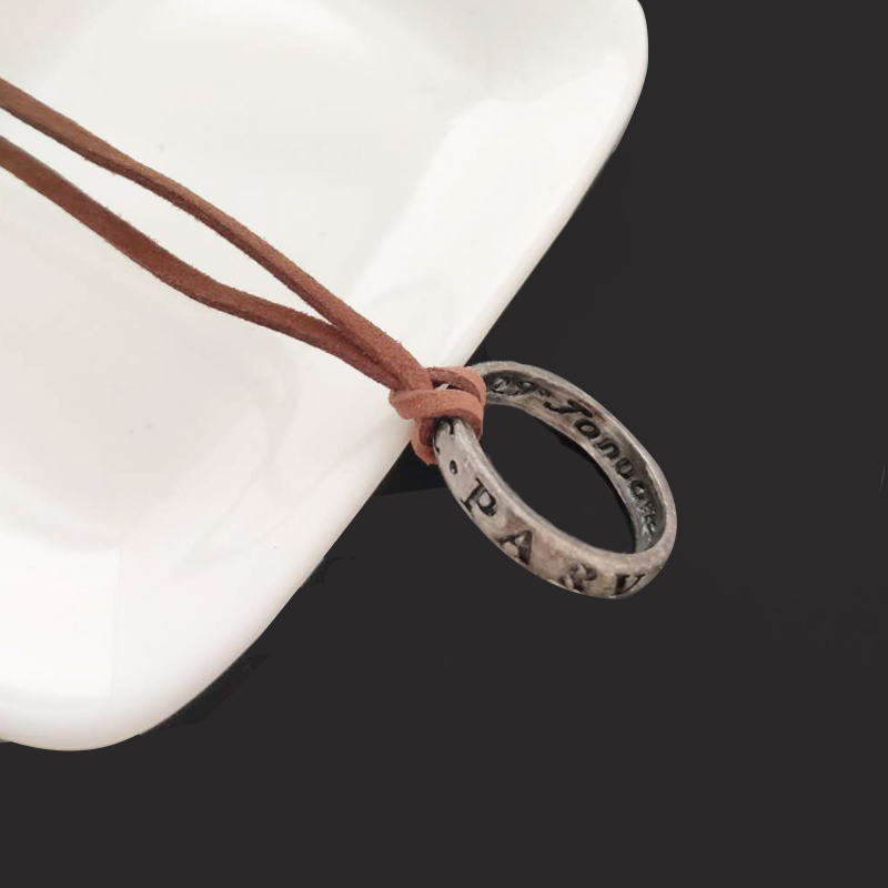 PS4 game Uncharted 4 Necklace  - Party Games Ps4 recension och pris
